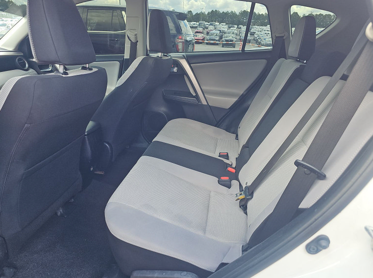 Used 2018 Toyota RAV4 XLE FWD image 7