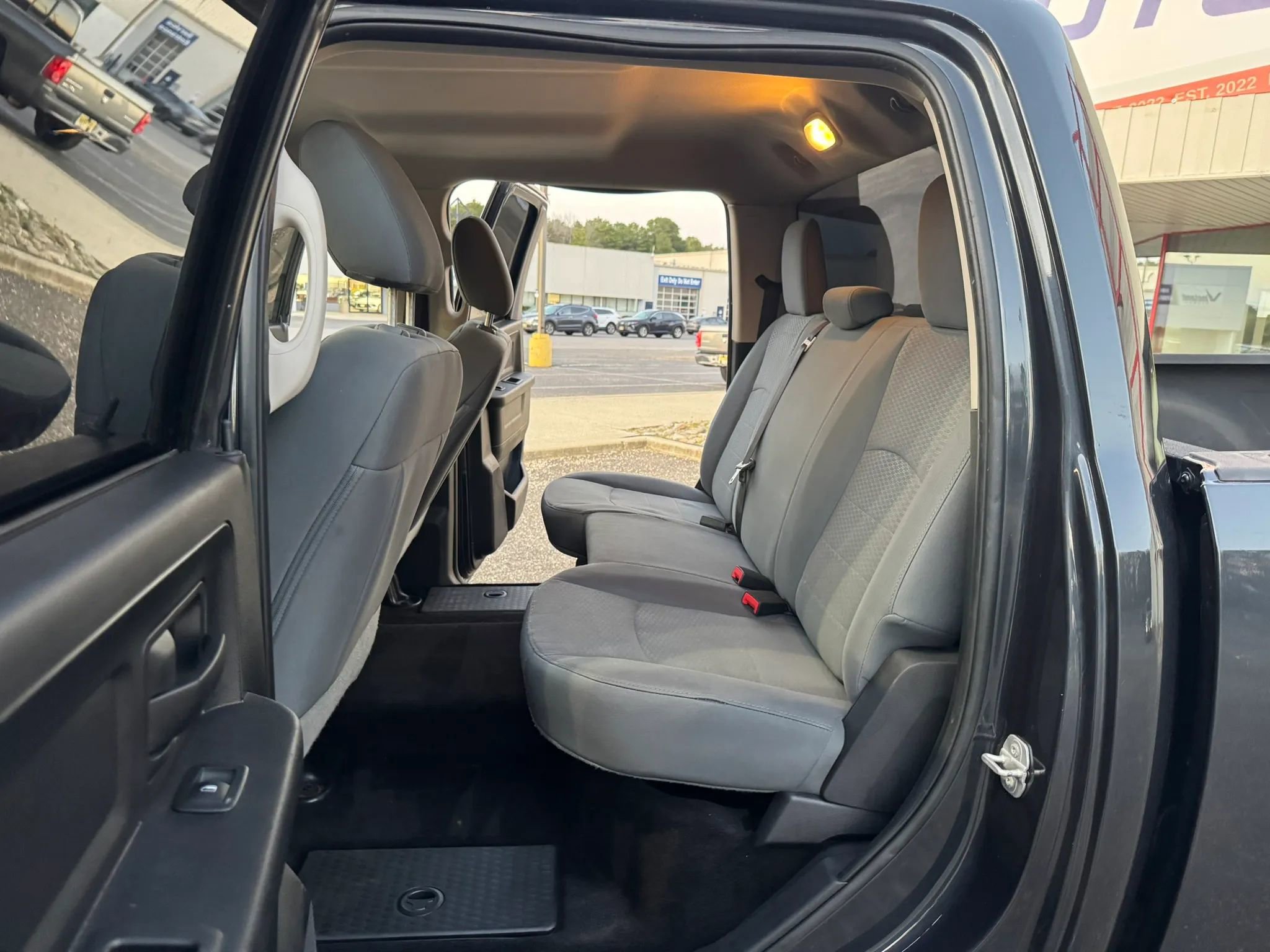 Used 2015 RAM 2500 Tradesman w/ Chrome Appearance Group AWD/4WD image 13
