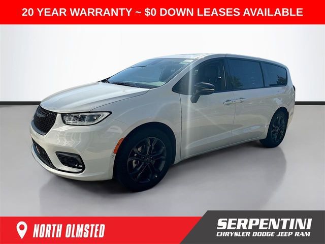 New 2026 Chrysler Pacifica Select image 1