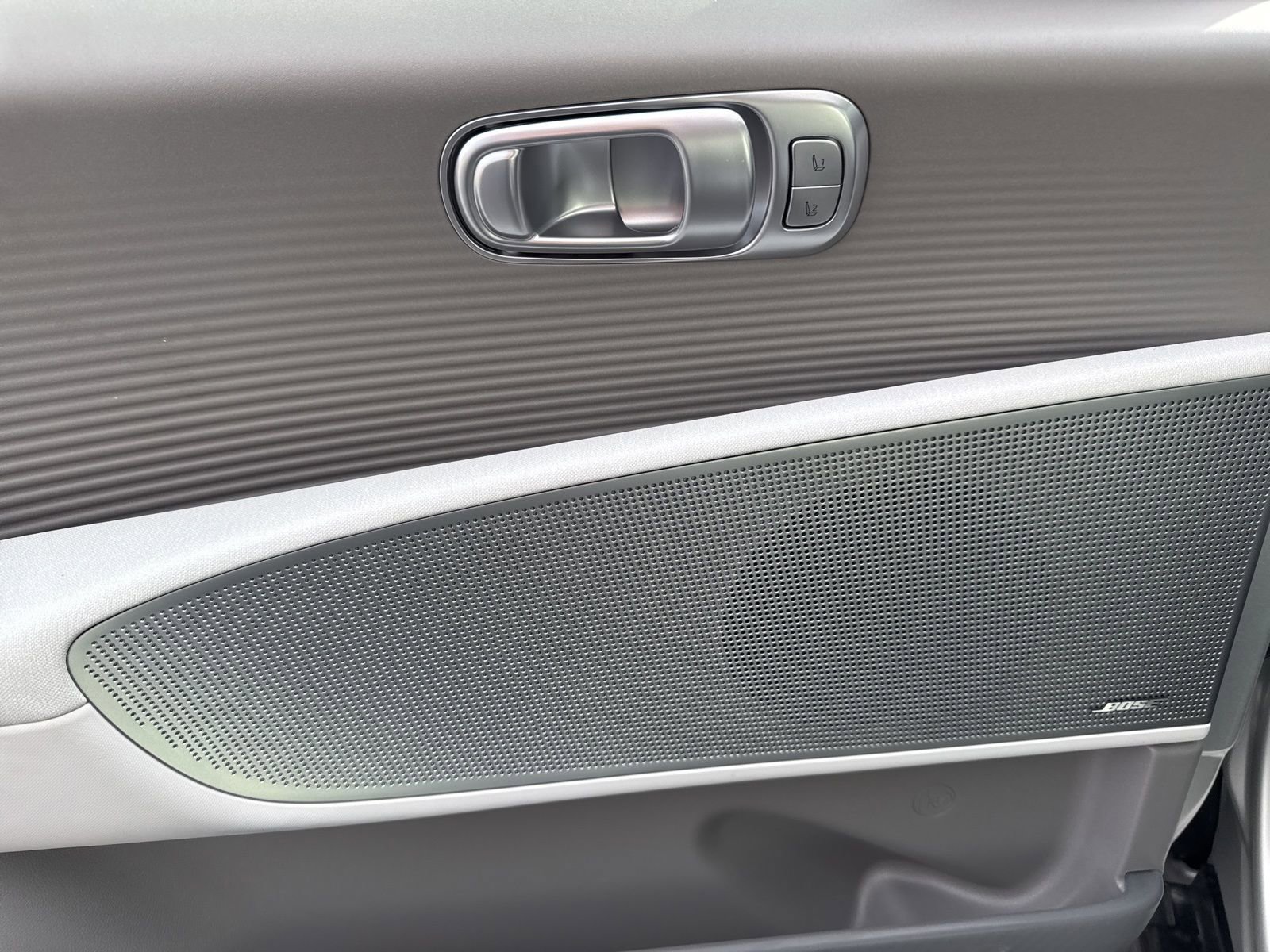 Used 2025 Hyundai Ioniq 6 Limited image 19