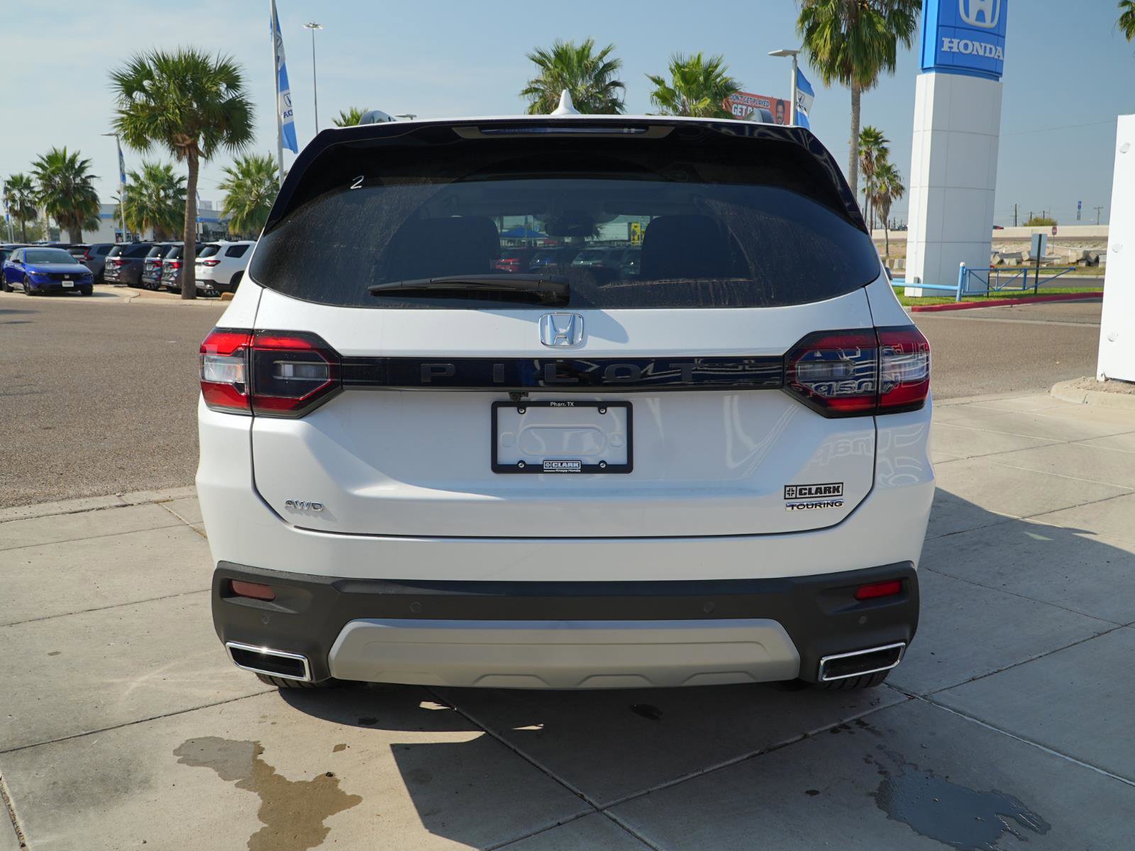 New 2025 Honda Pilot Touring image 6