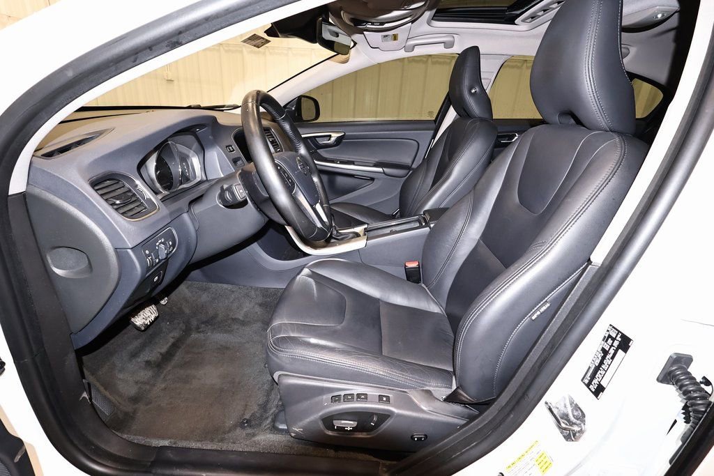 Used 2017 Volvo S60 T5 Inscription image 13