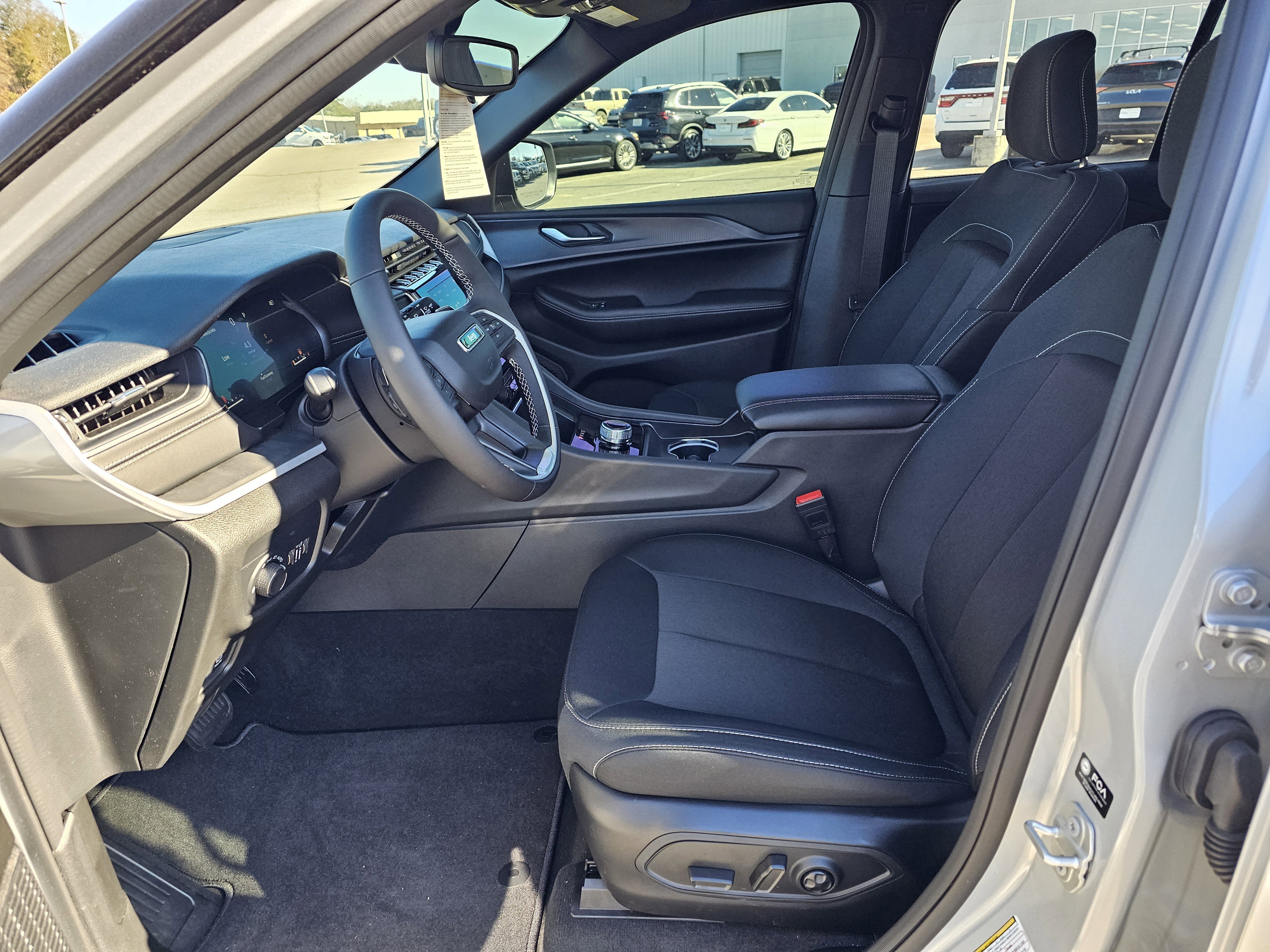 New 2024 Jeep Grand Cherokee Laredo X w/ Luxury Tech Group I image 18