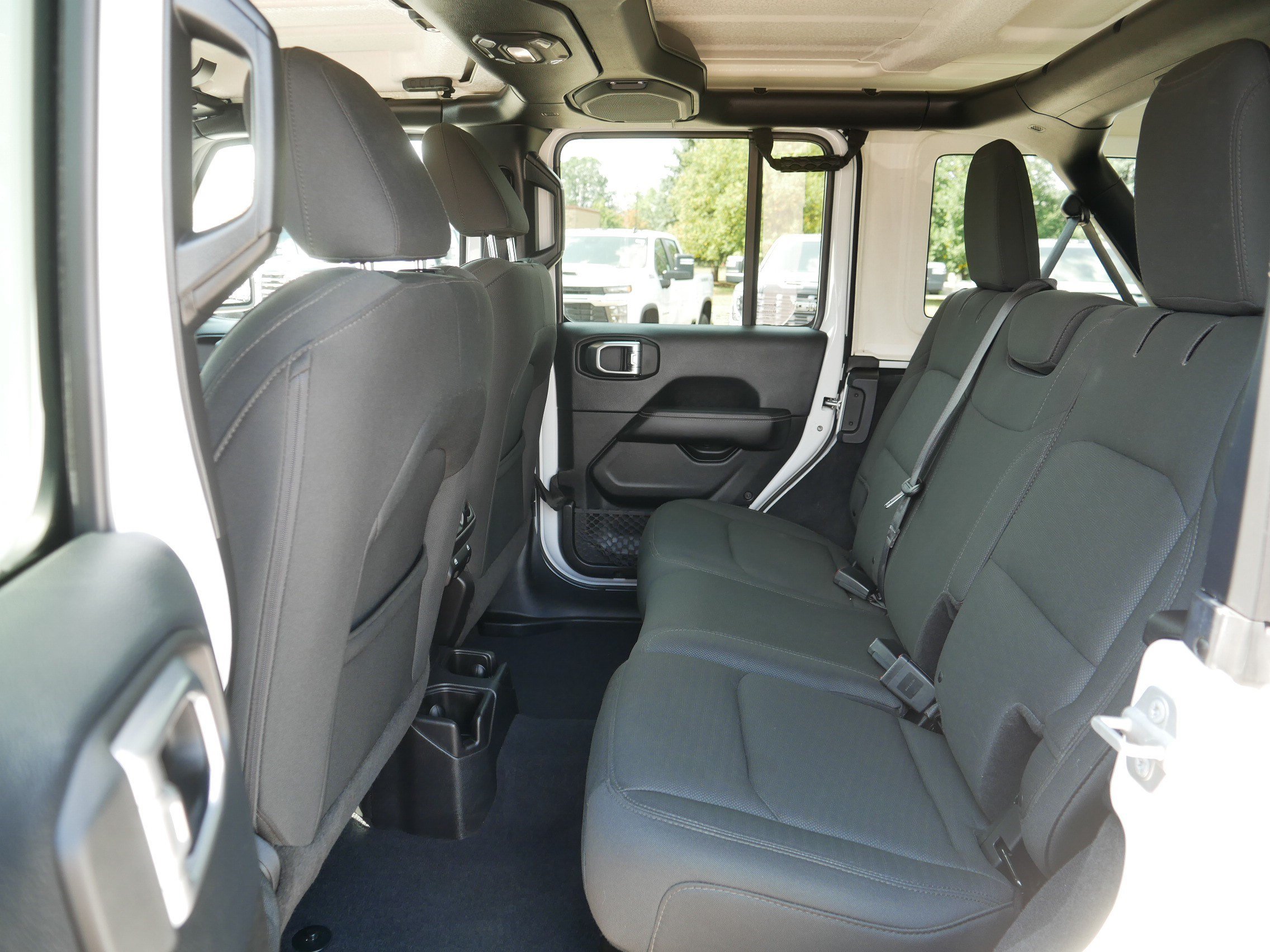 Used 2018 Jeep Wrangler Unlimited Sahara w/ Dual Top Group AWD/4WD image 34