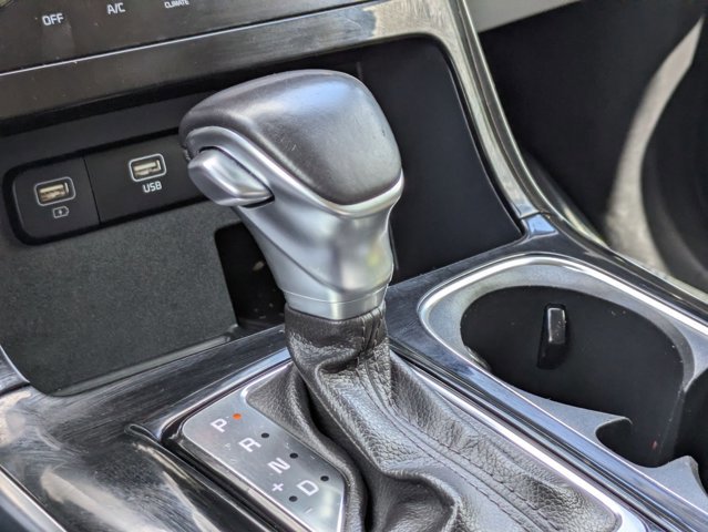 Used 2023 Kia Carnival EX image 16