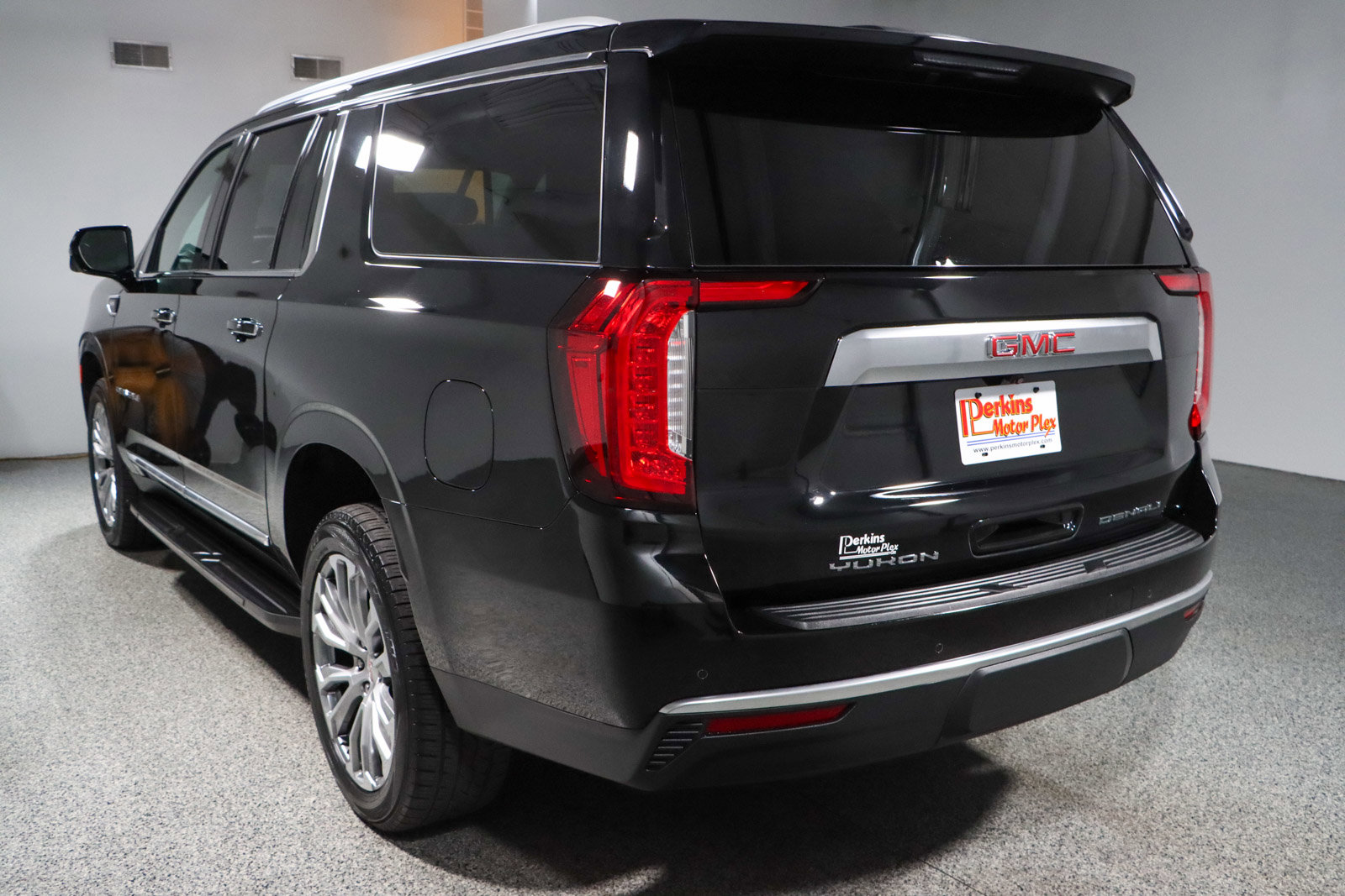 Used 2024 GMC Yukon XL Denali image 9