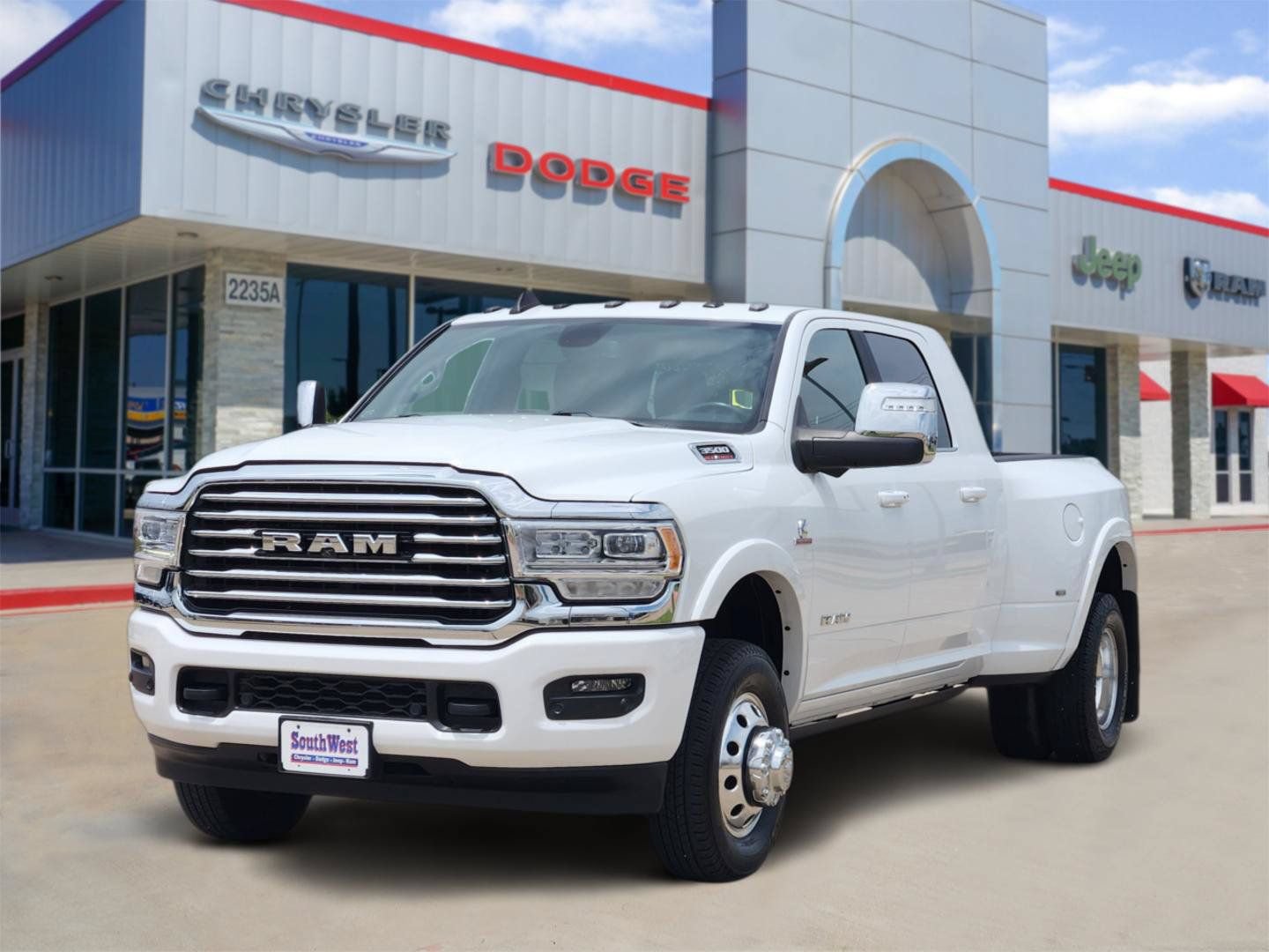Used 2024 RAM 3500 Limited w/ Towing Technology Group AWD/4WD image 2