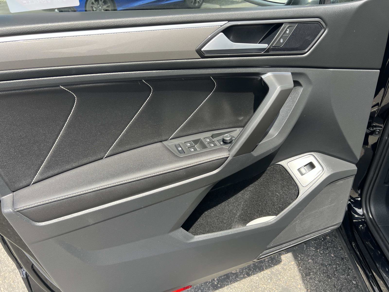 Certified 2022 Volkswagen Tiguan SE R-Line FWD image 6
