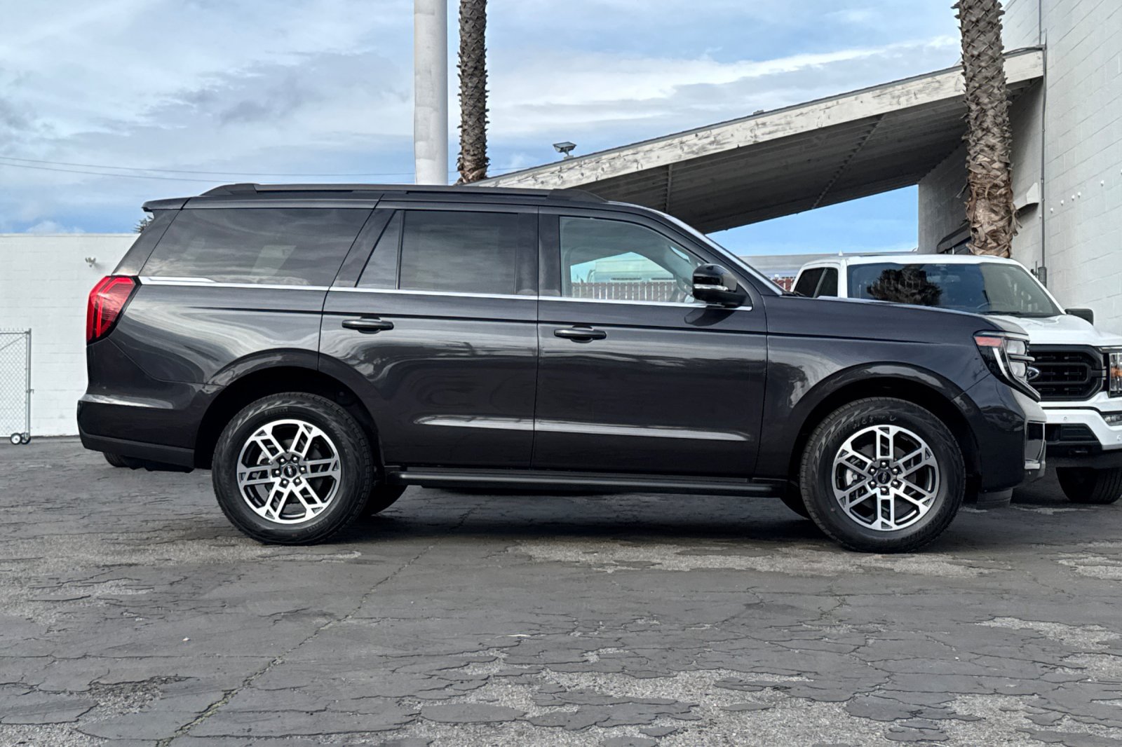 New 2026 Ford Expedition Active AWD/4WD image 2