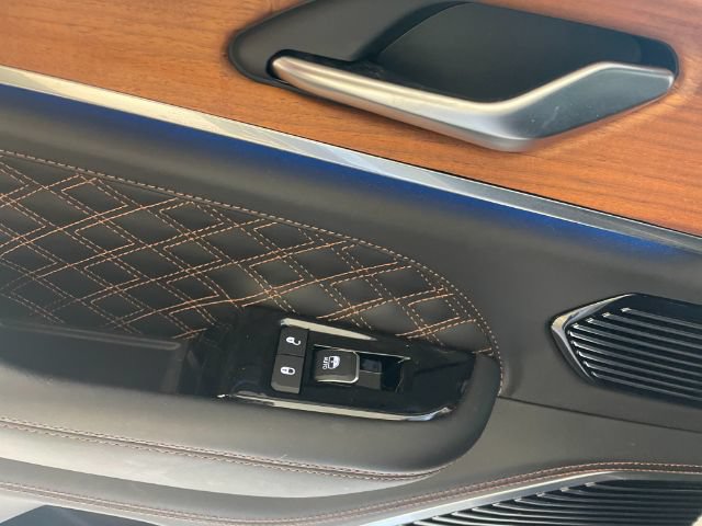 Used 2023 Jeep Grand Cherokee Summit AWD/4WD image 22