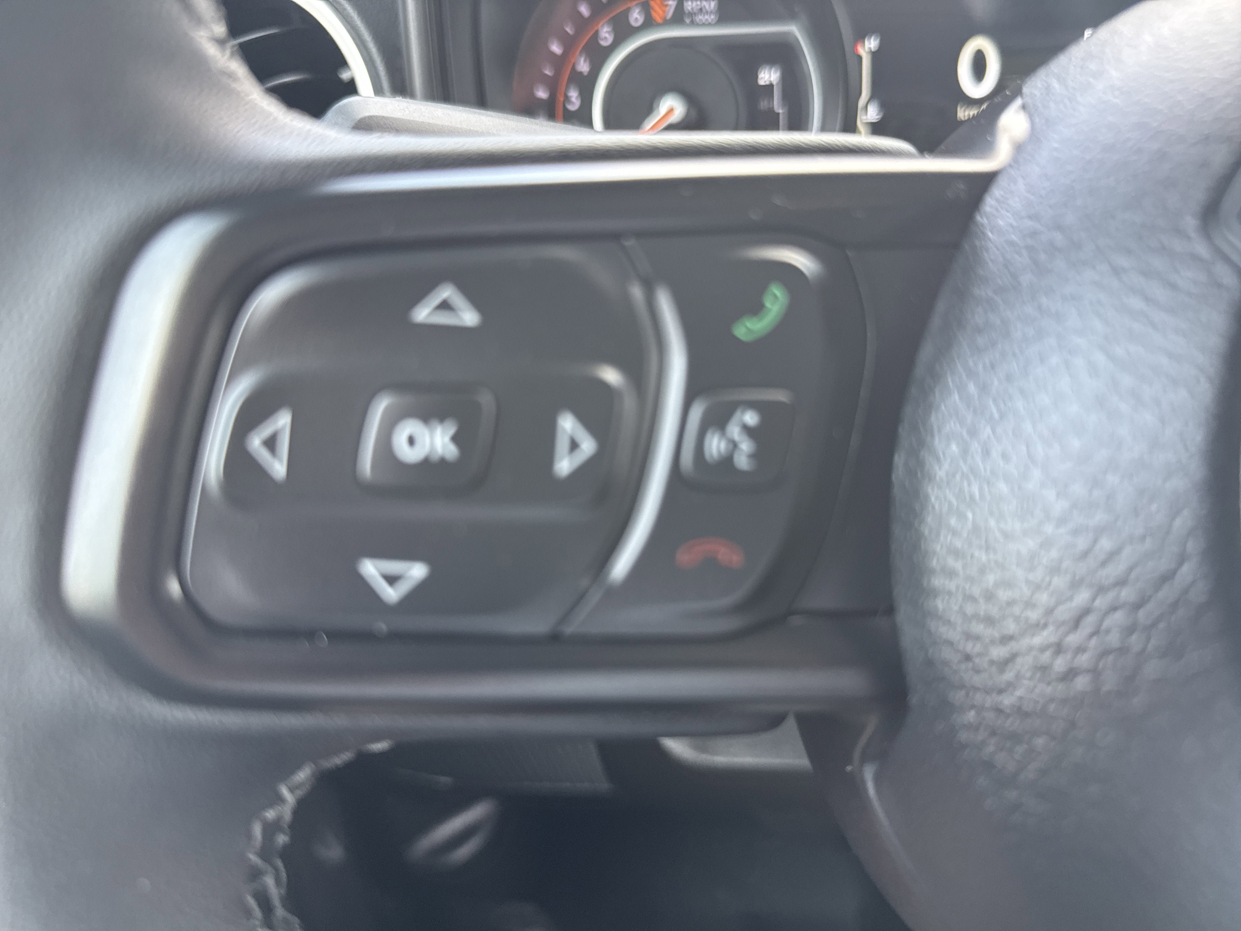 Used 2025 Jeep Gladiator Sport AWD/4WD image 13