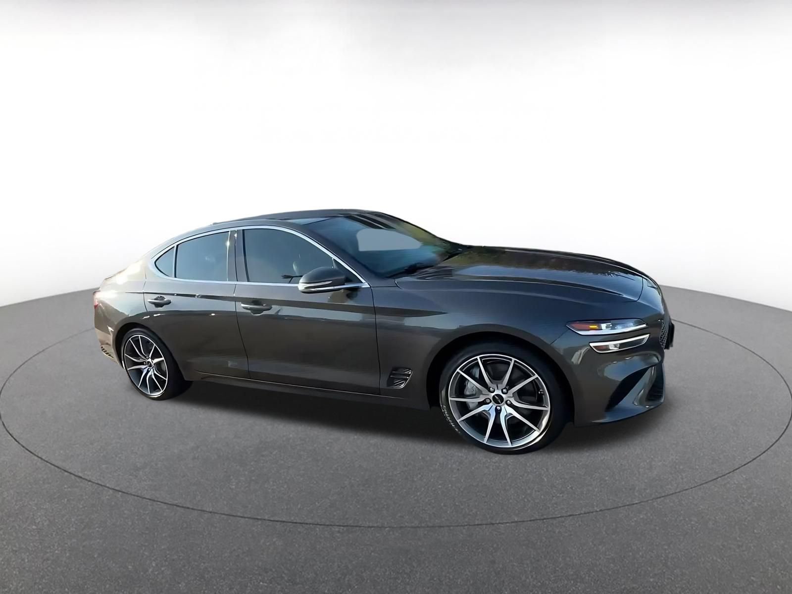 Used 2025 Genesis G70 2.5T AWD/4WD image 2