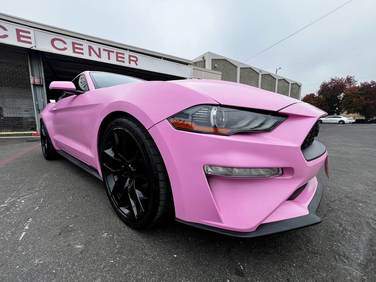 Used 2018 Ford Mustang Coupe image 2