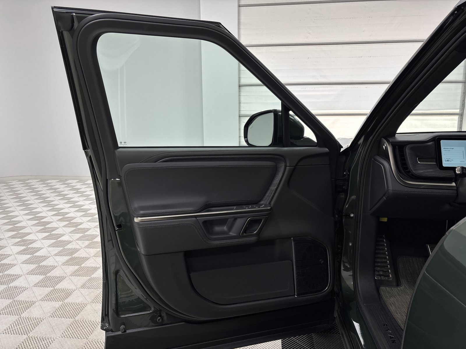 Used 2024 Rivian R1S Adventure AWD/4WD image 16