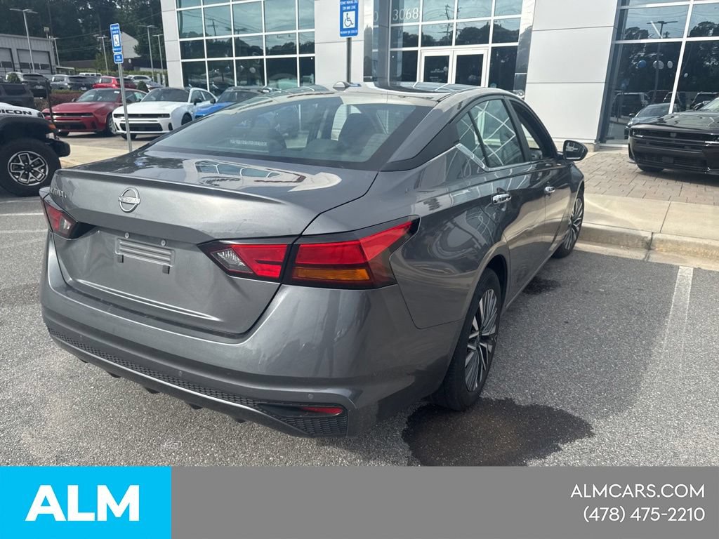 Used 2025 Nissan Altima 2.5 SV FWD image 11