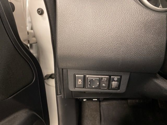 Used 2012 Nissan Versa SL image 14