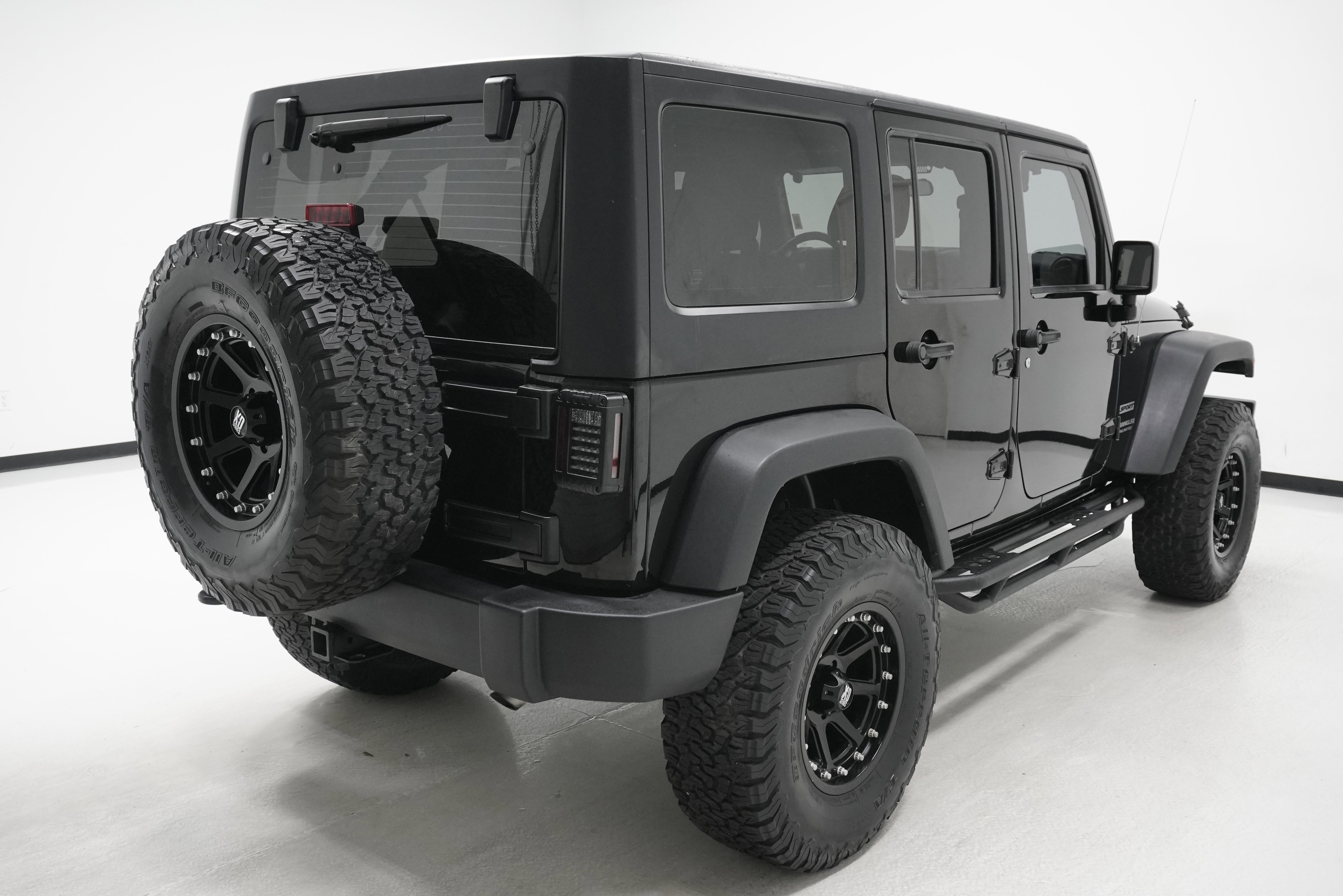 Used 2015 Jeep Wrangler Unlimited Sport w/ Connectivity Group image 4