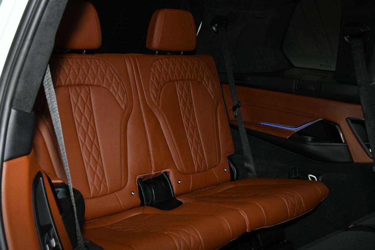Used 2023 BMW X7 M60i AWD/4WD image 40