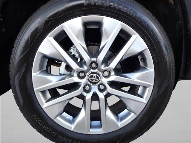 Used 2023 Toyota RAV4 XLE Premium image 5