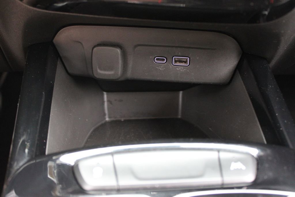 Used 2025 Chevrolet Trax LT image 41
