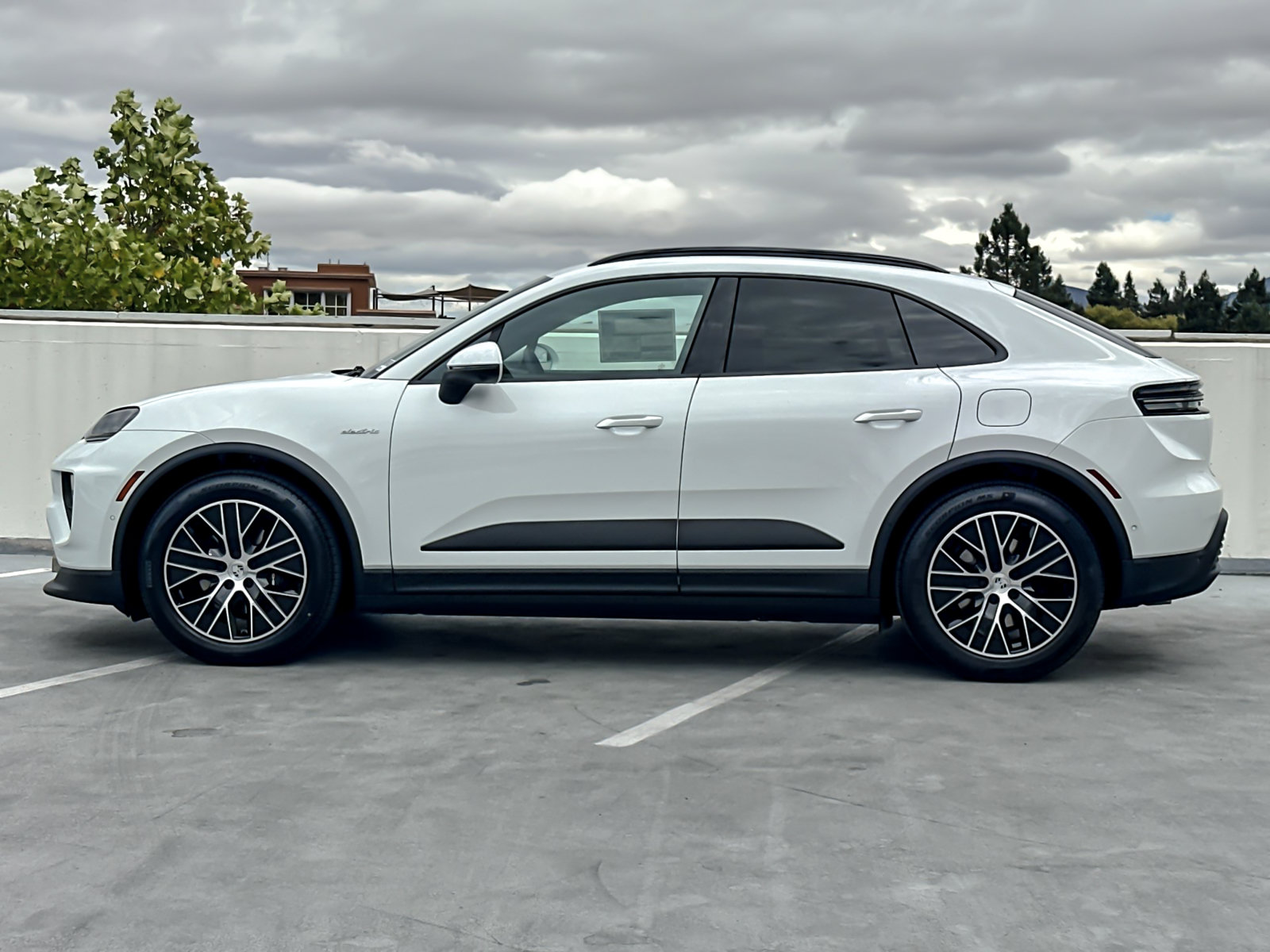 New 2026 Porsche Macan 4 Electric AWD/4WD image 3