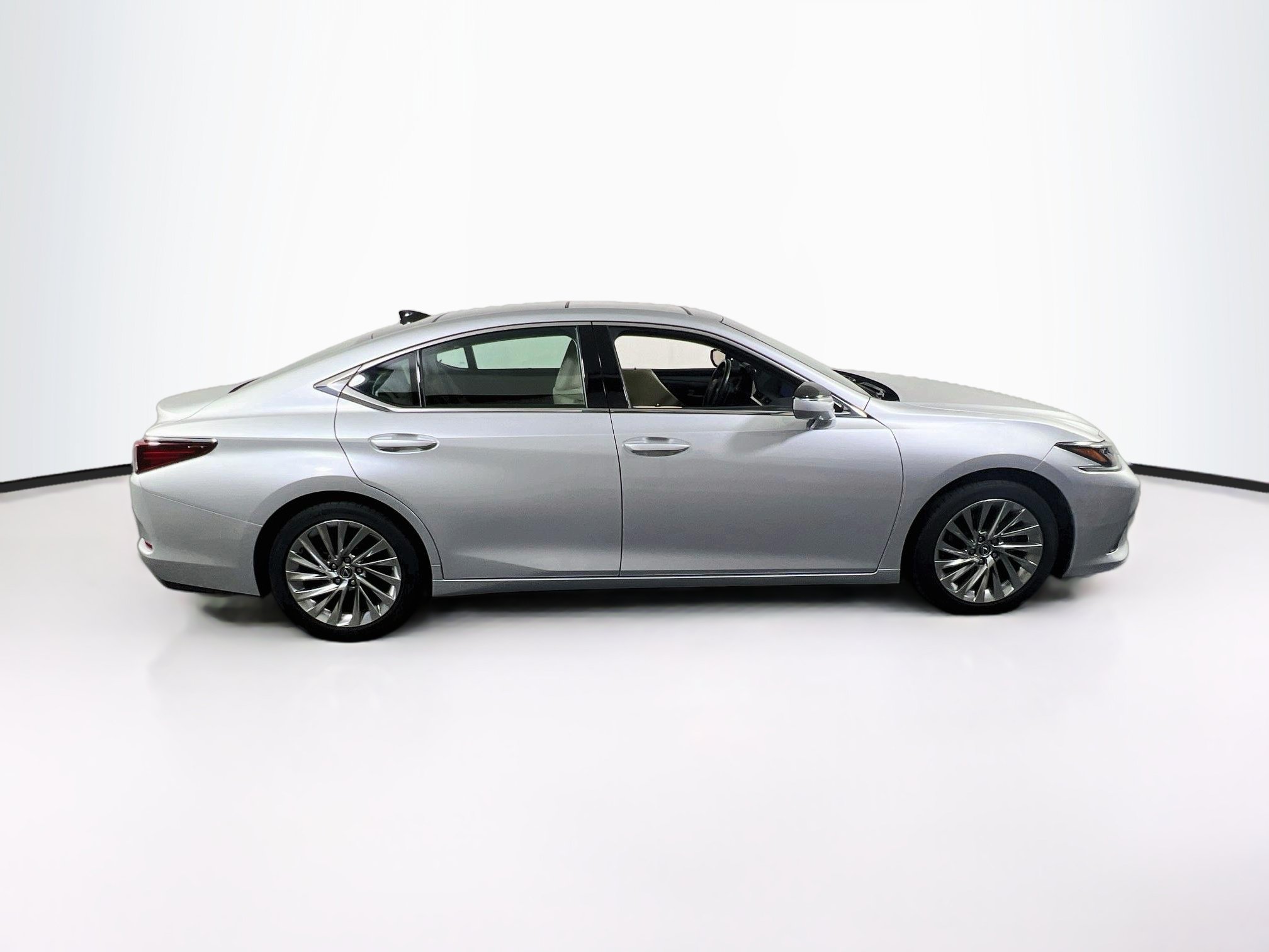 Used 2019 Lexus ES 350 Ultra Luxury w/ Accessory Package 2 FWD image 4