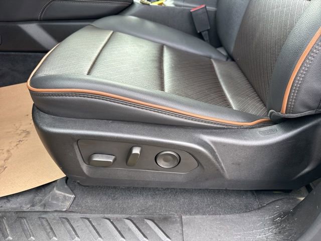 Used 2023 GMC Canyon AT4 w/ AT4 Premium Package image 11