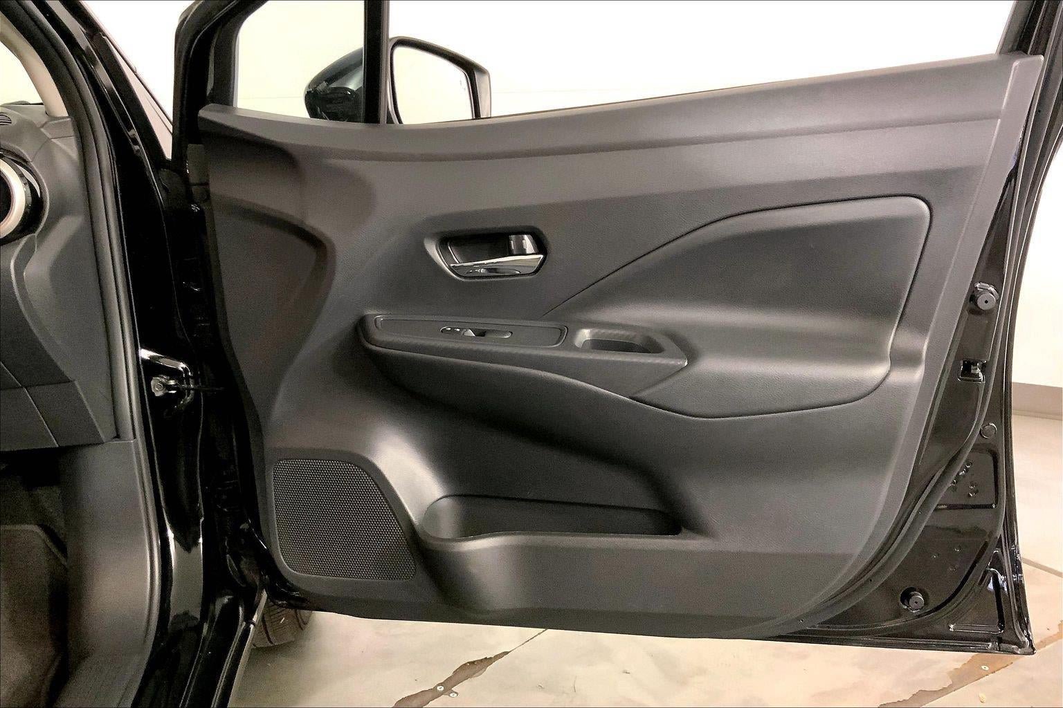 Used 2025 Nissan Versa SV FWD image 25