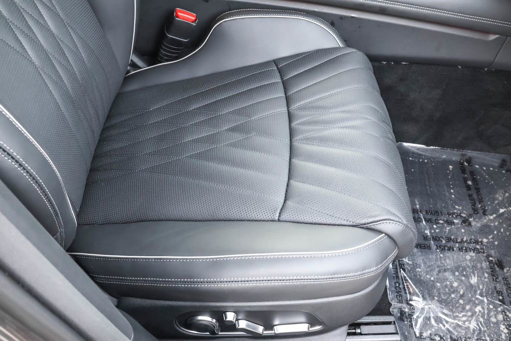 Used 2025 Genesis G90 3.5T image 45