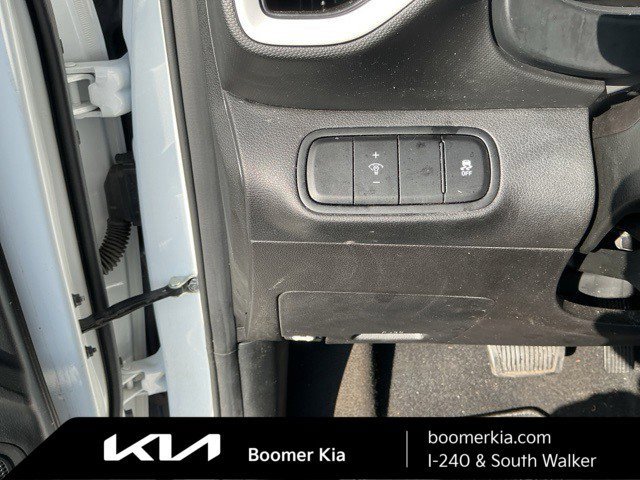 Used 2024 Hyundai Venue Limited image 18