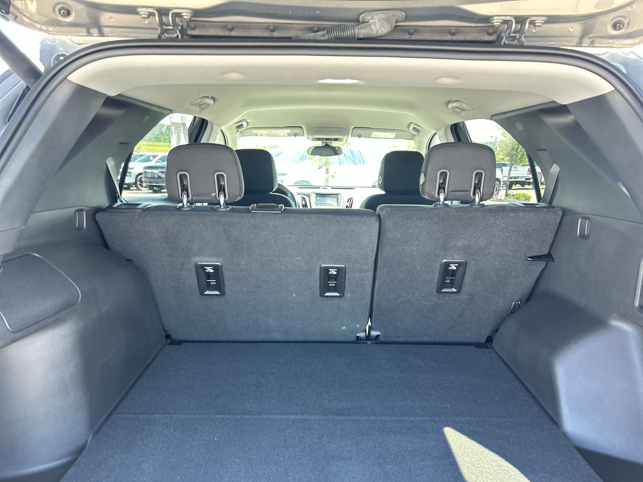 Used 2018 Chevrolet Equinox LT AWD/4WD image 19