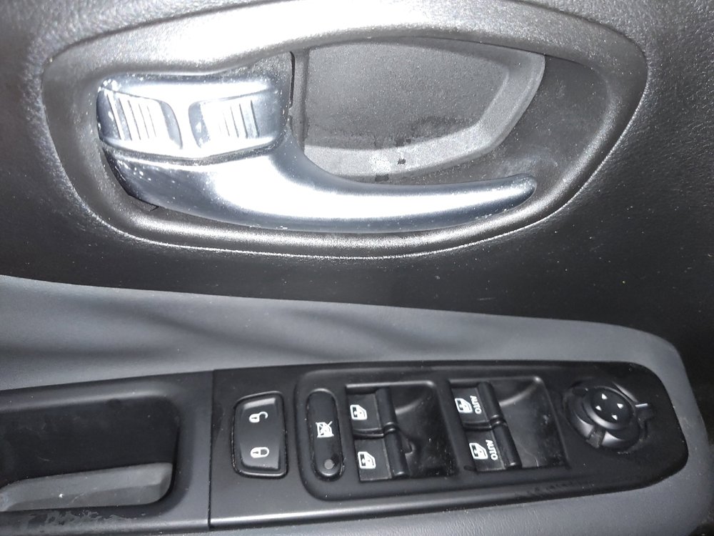 Used 2020 Jeep Renegade Altitude FWD image 27