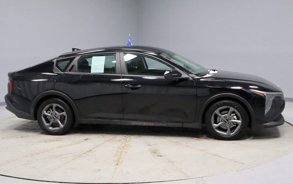 Used 2025 Kia K4 LXS image 11
