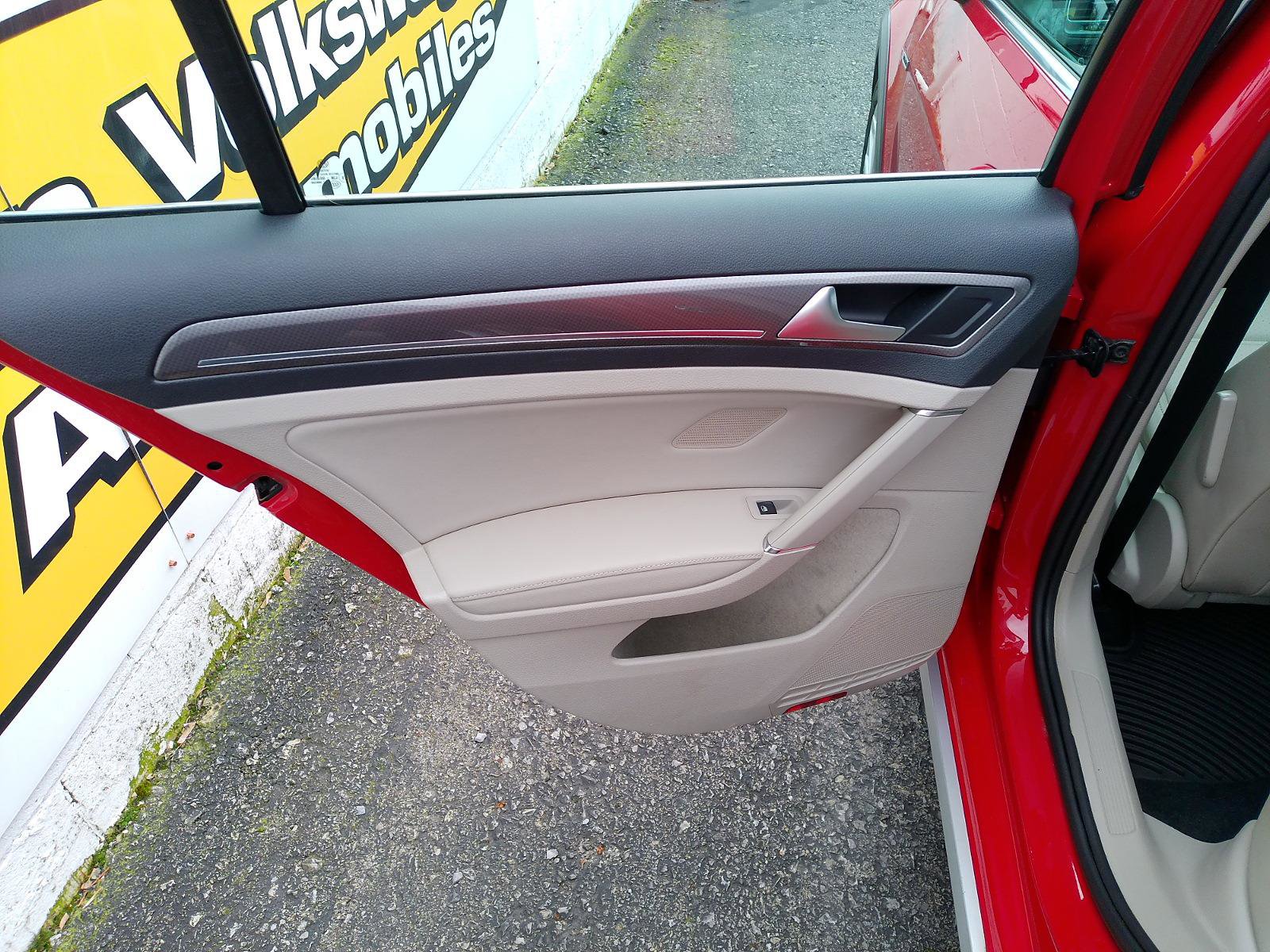 Used 2017 Volkswagen Golf Alltrack SE AWD/4WD image 25