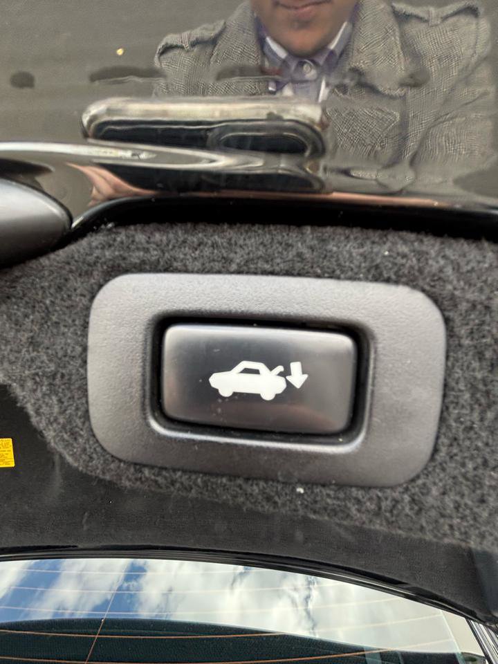 Used 2010 Lexus LS 460 Luxury RWD image 23