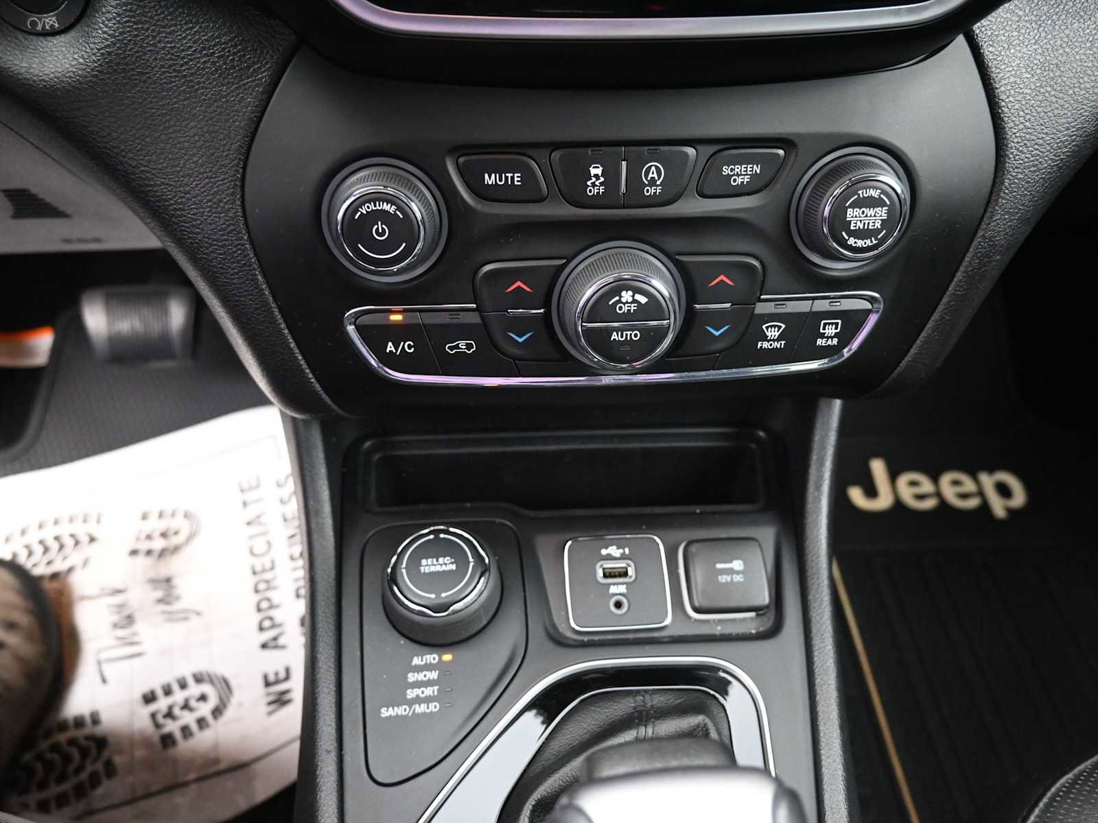 Used 2019 Jeep Cherokee Limited image 9