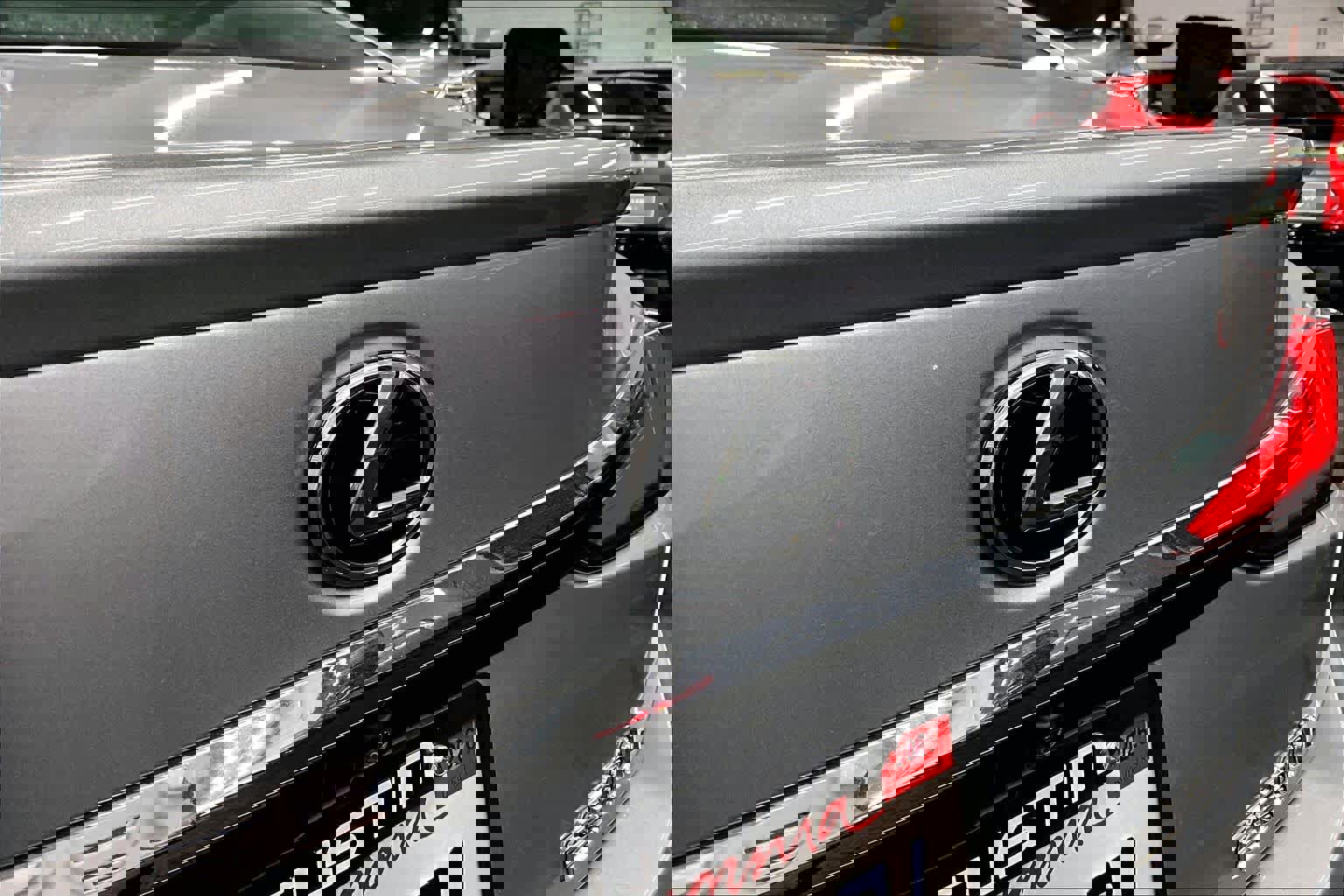 Used 2025 Lexus ES 300h w/ Premium Package image 30