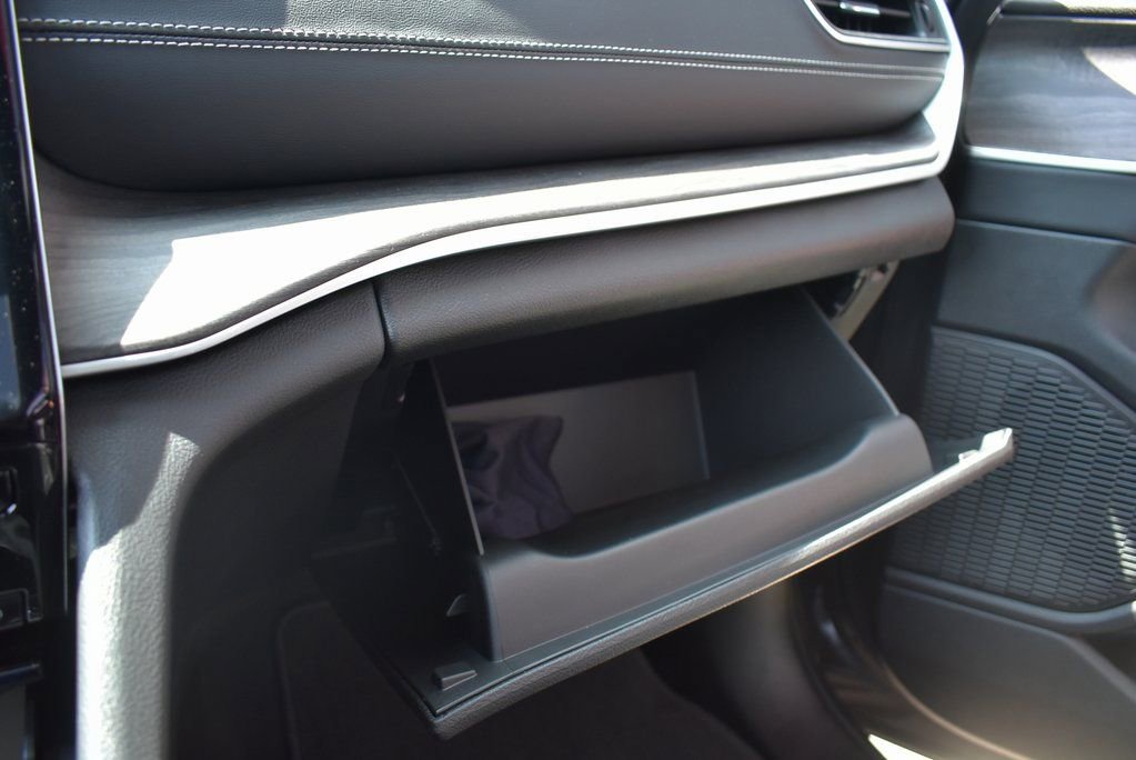 Used 2025 Jeep Grand Cherokee Limited w/ Black Appearance Package image 47