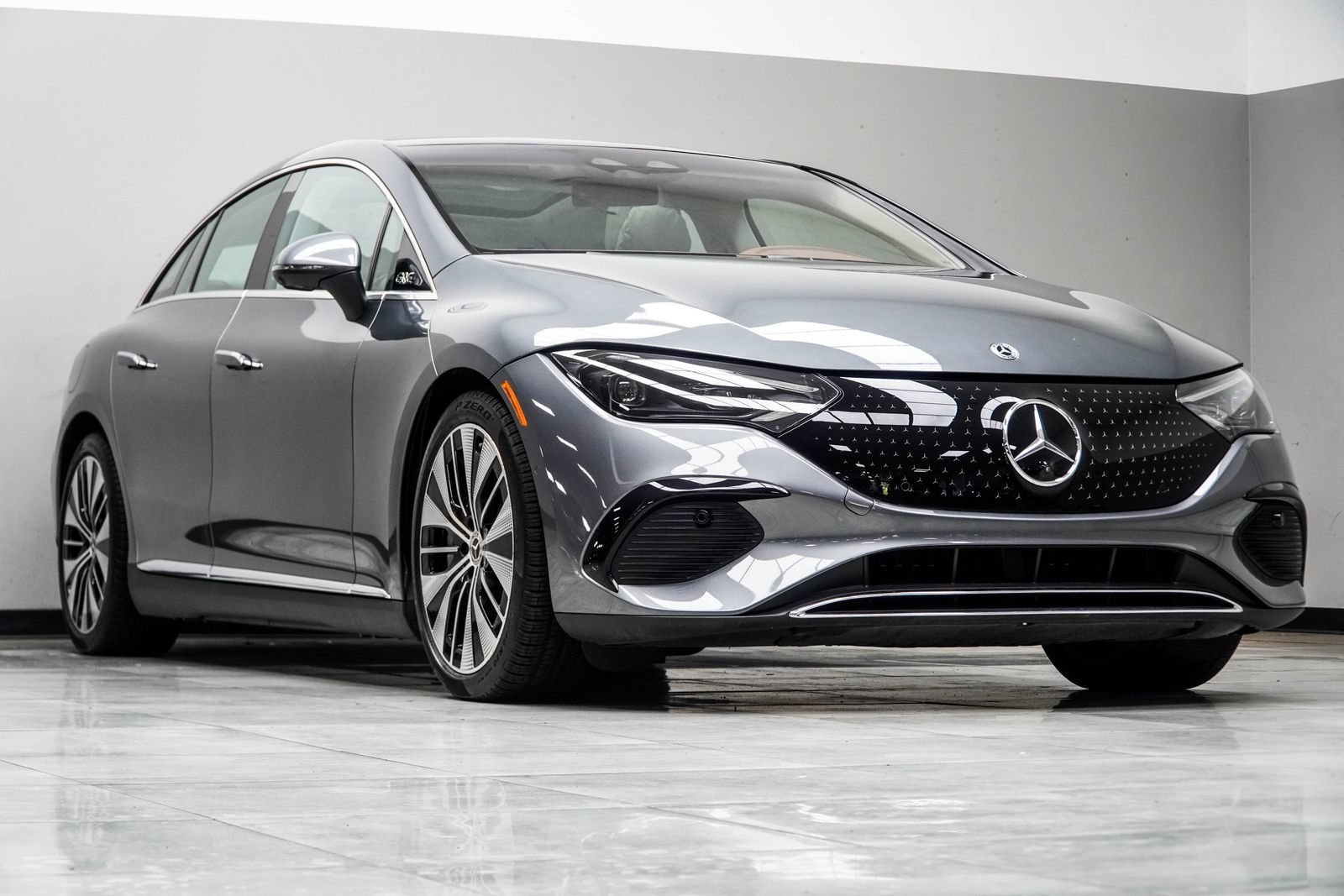 Used 2025 Mercedes-Benz EQE 500 4MATIC Sedan image 5