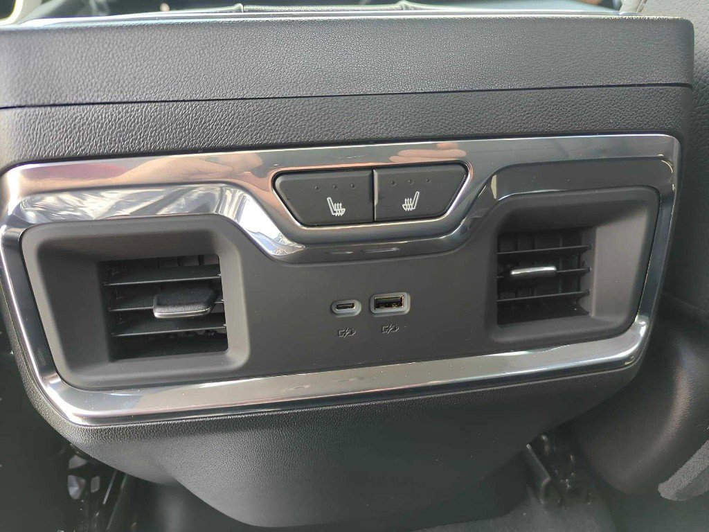 New 2025 GMC Sierra 2500 Denali w/ Denali Reserve Package image 18