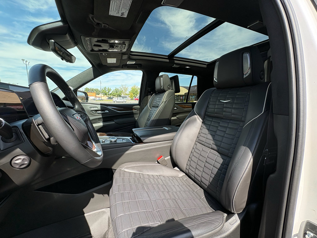 Used 2021 Cadillac Escalade Premium Luxury Platinum AWD/4WD image 16
