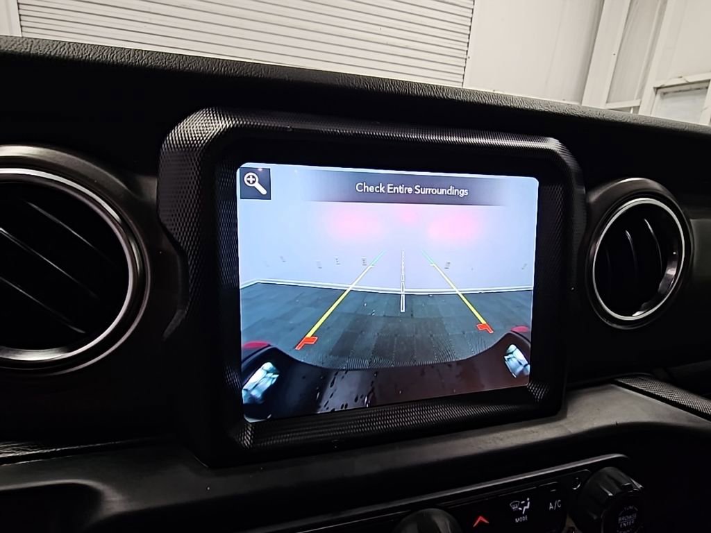 Used 2022 Jeep Gladiator Rubicon w/ Cold Weather Group image 18