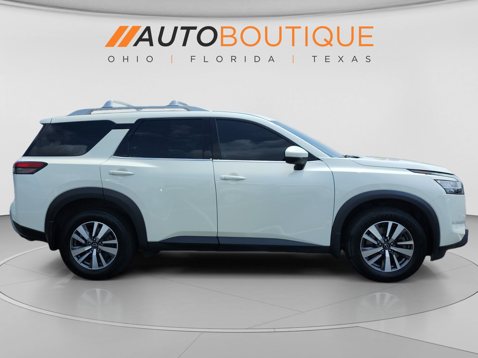 Used 2023 Nissan Pathfinder SL AWD/4WD image 6