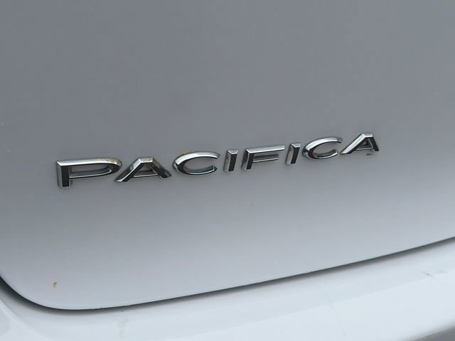 Used 2024 Chrysler Pacifica Touring-L FWD image 21