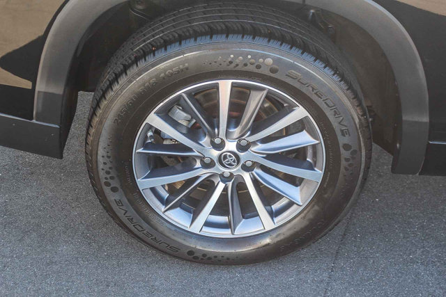 Used 2018 Toyota Highlander XLE w/ Carpet Mat Package (TMS) FWD image 11