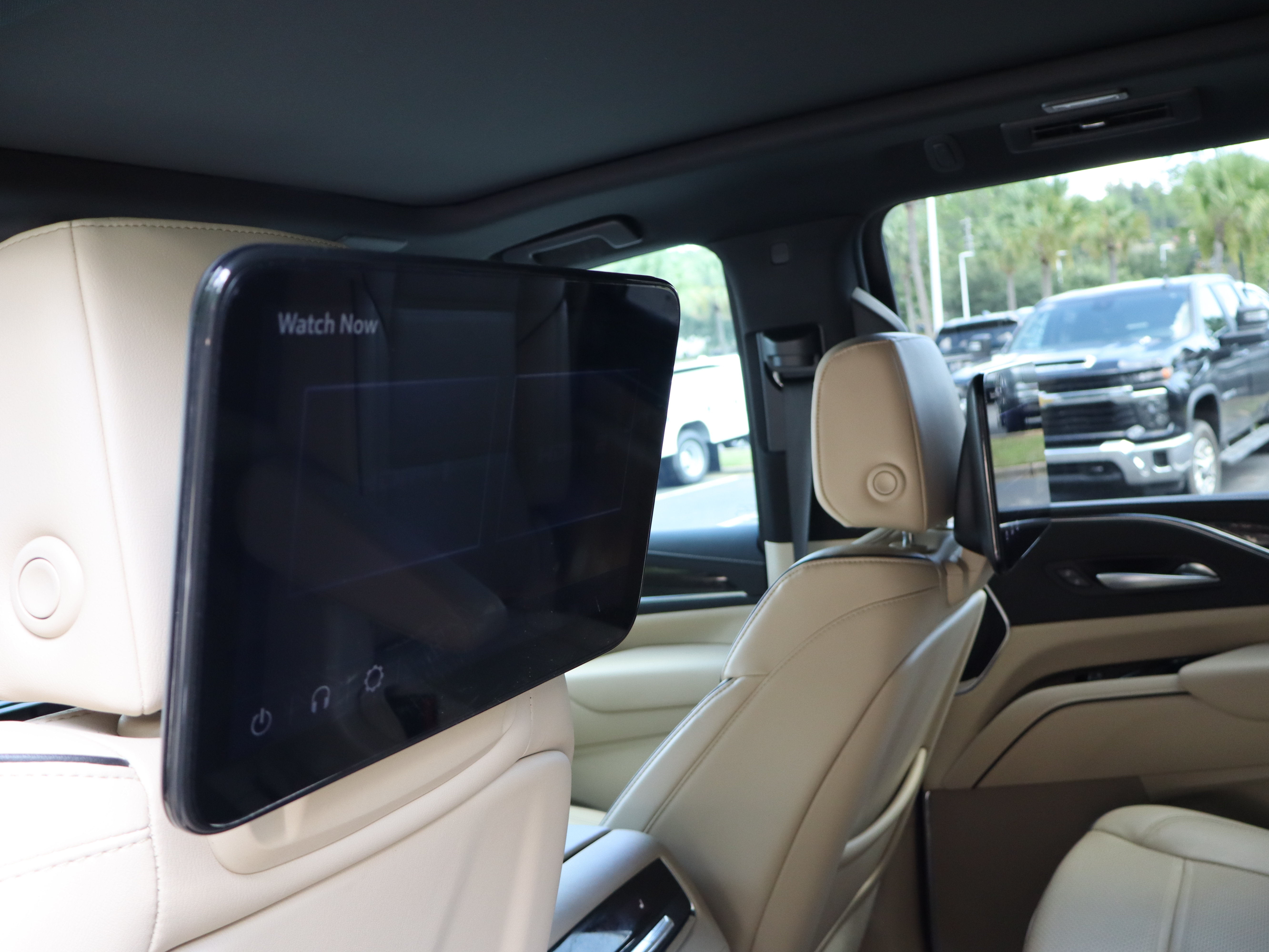 Used 2023 Cadillac Escalade ESV Premium Luxury w/ Performance Package AWD/4WD image 46