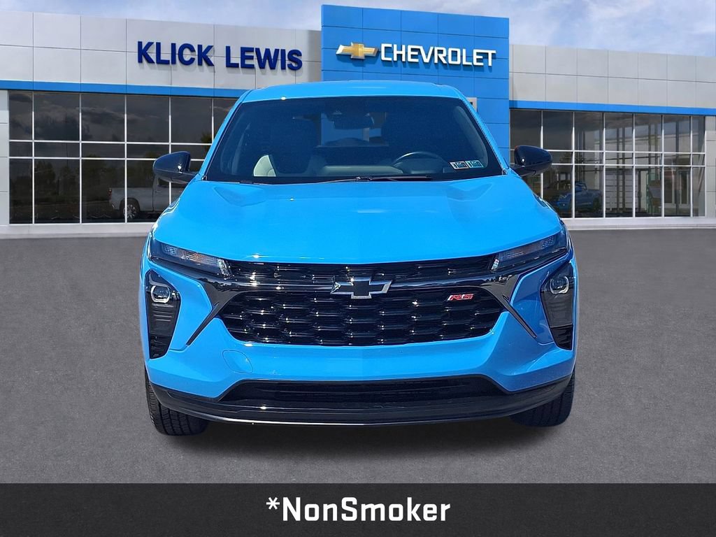 Used 2024 Chevrolet Trax RS FWD image 2
