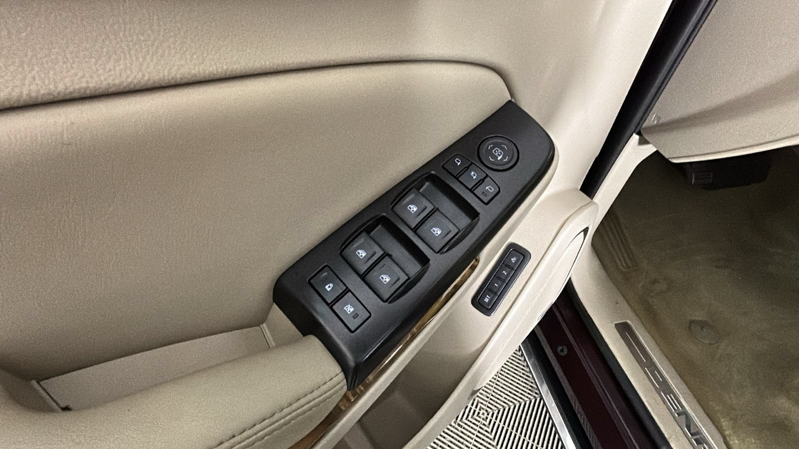 Used 2017 GMC Yukon Denali AWD/4WD image 13