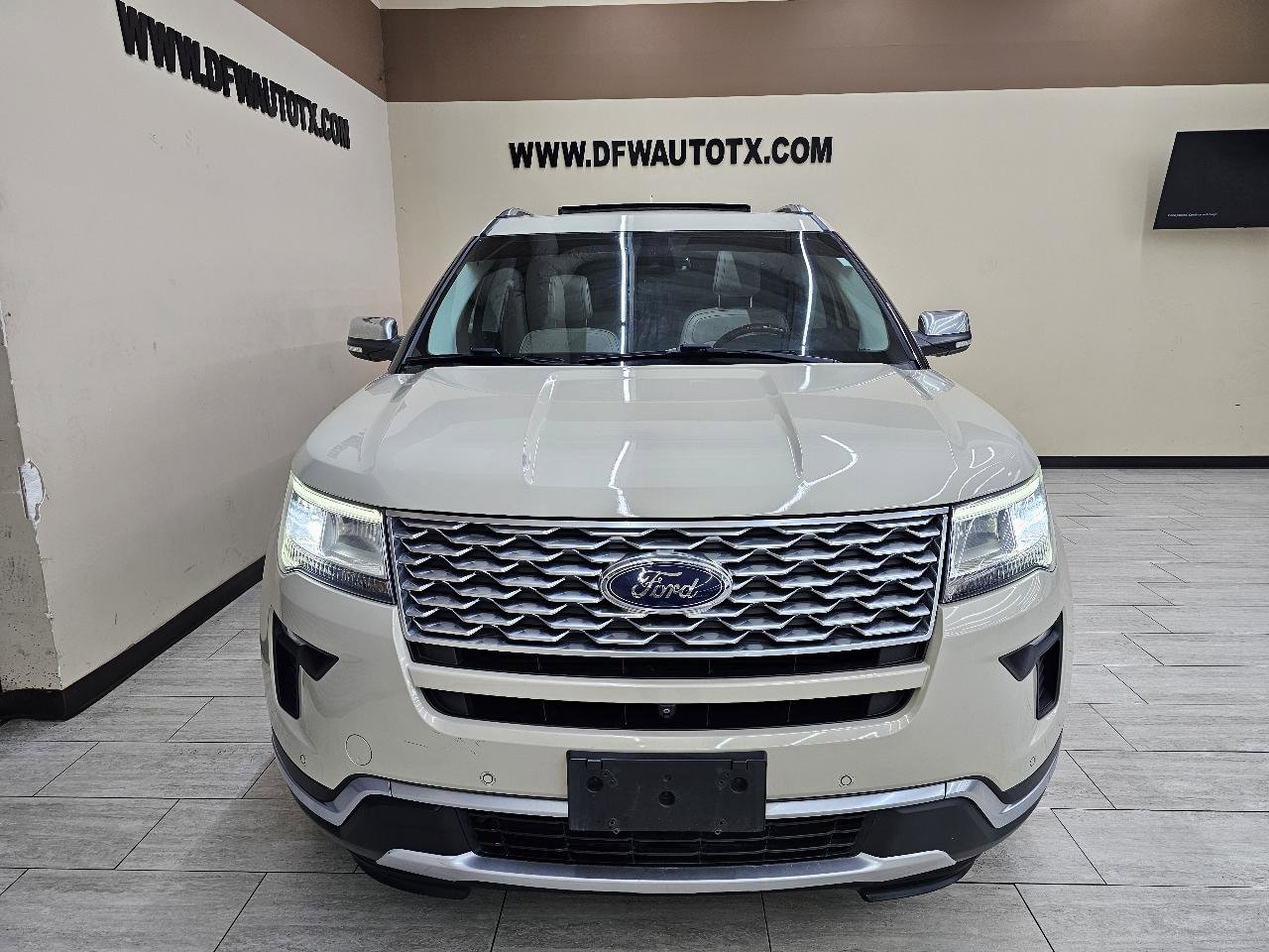 Used 2018 Ford Explorer Platinum image 3