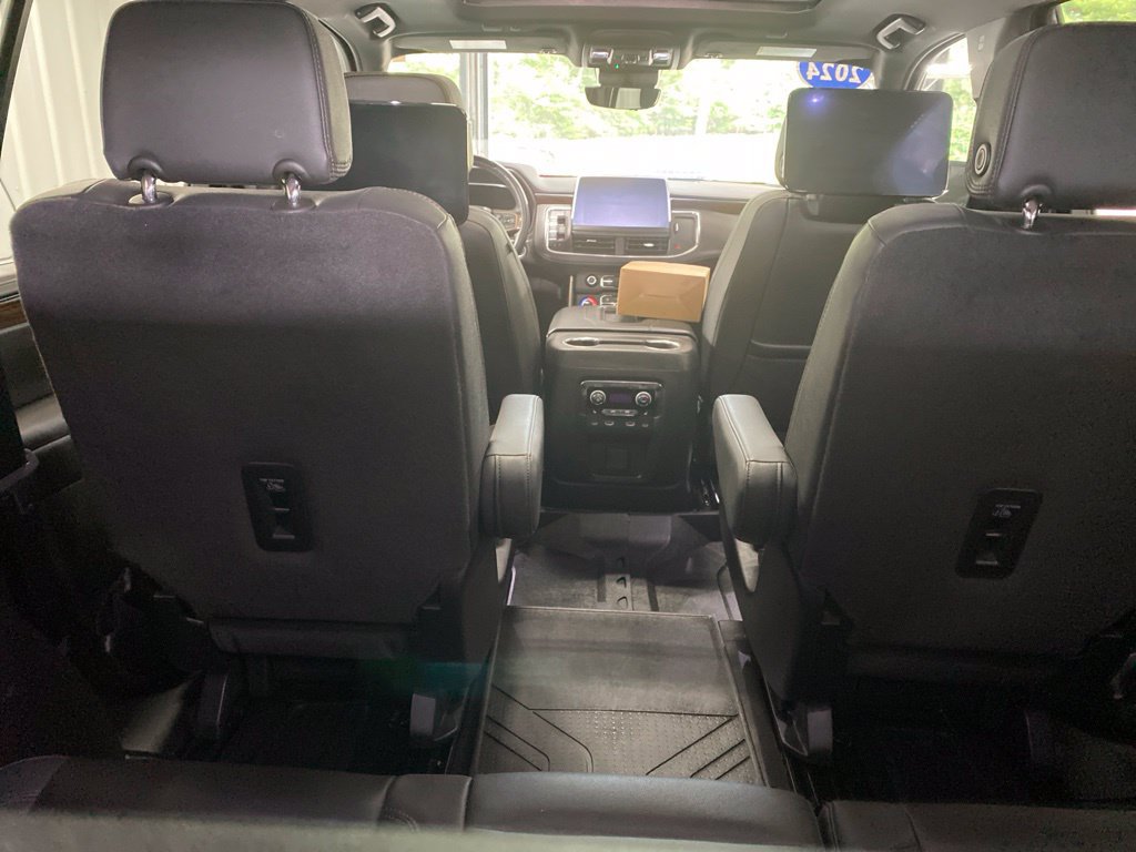 Used 2024 Chevrolet Tahoe High Country w/ Advanced Technology Package AWD/4WD image 21